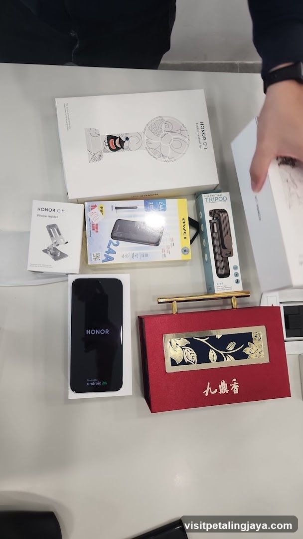Honor Phone Accessories Display