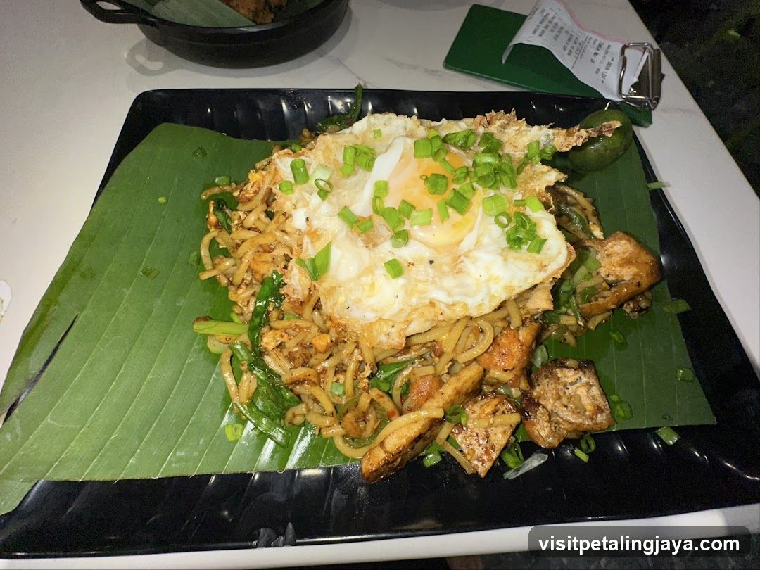 Fried Noodles with Fried Egg
