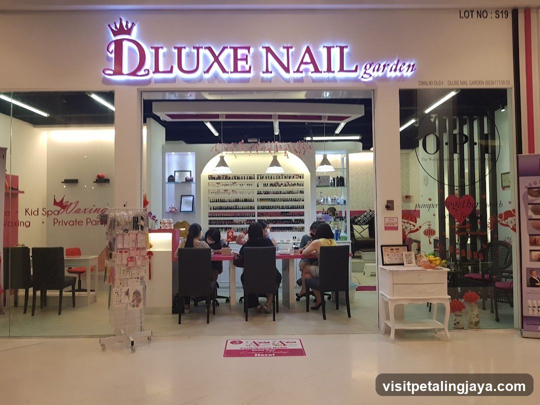DLuxe Nail Garden