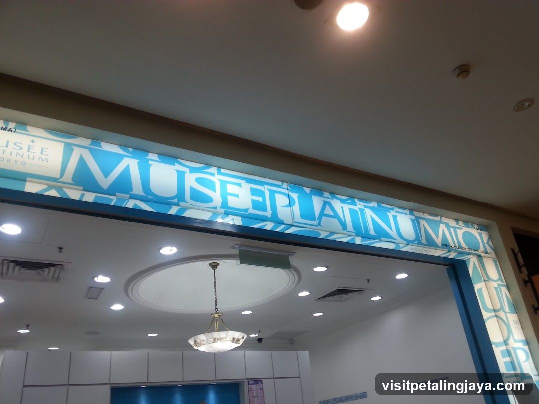 Musee Platinum Tokyo, The Curve