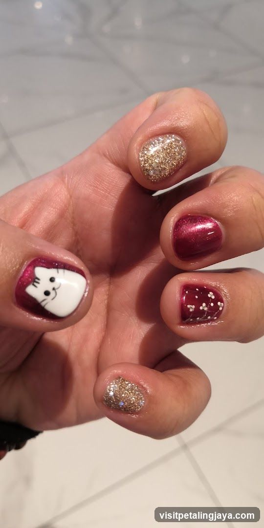 Cat-themed manicure