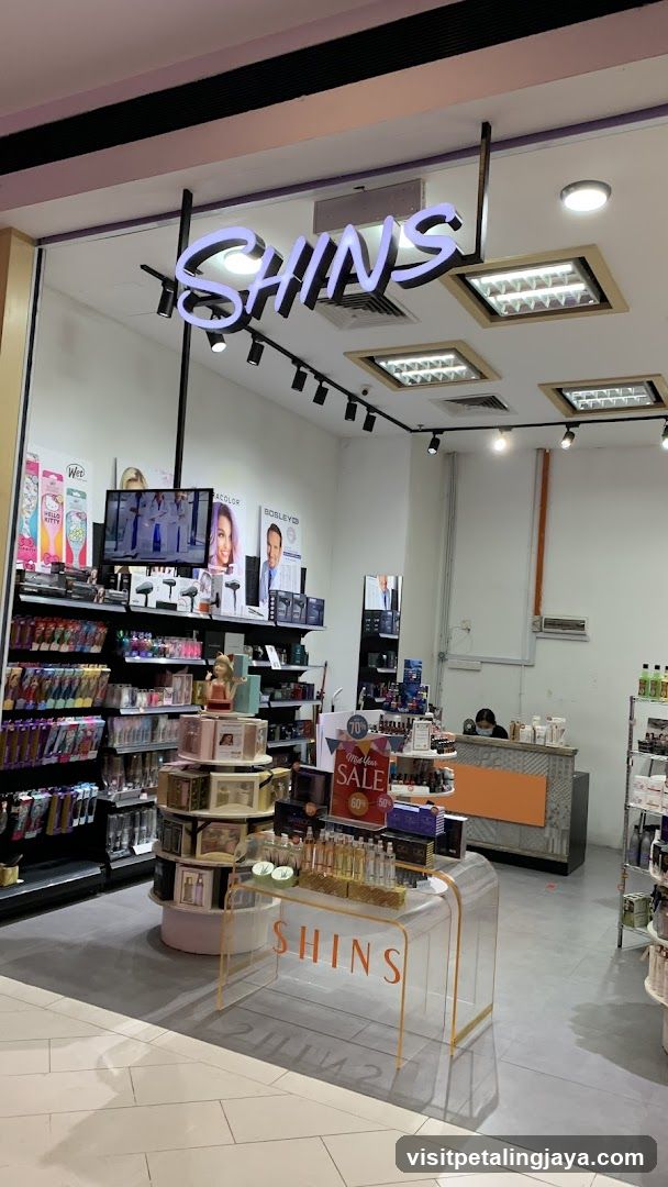 Shins Store Interior