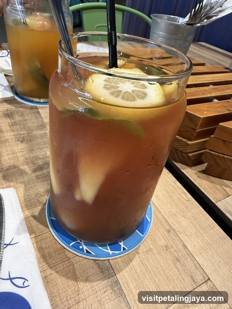 Iced Tea with Lemon Slices