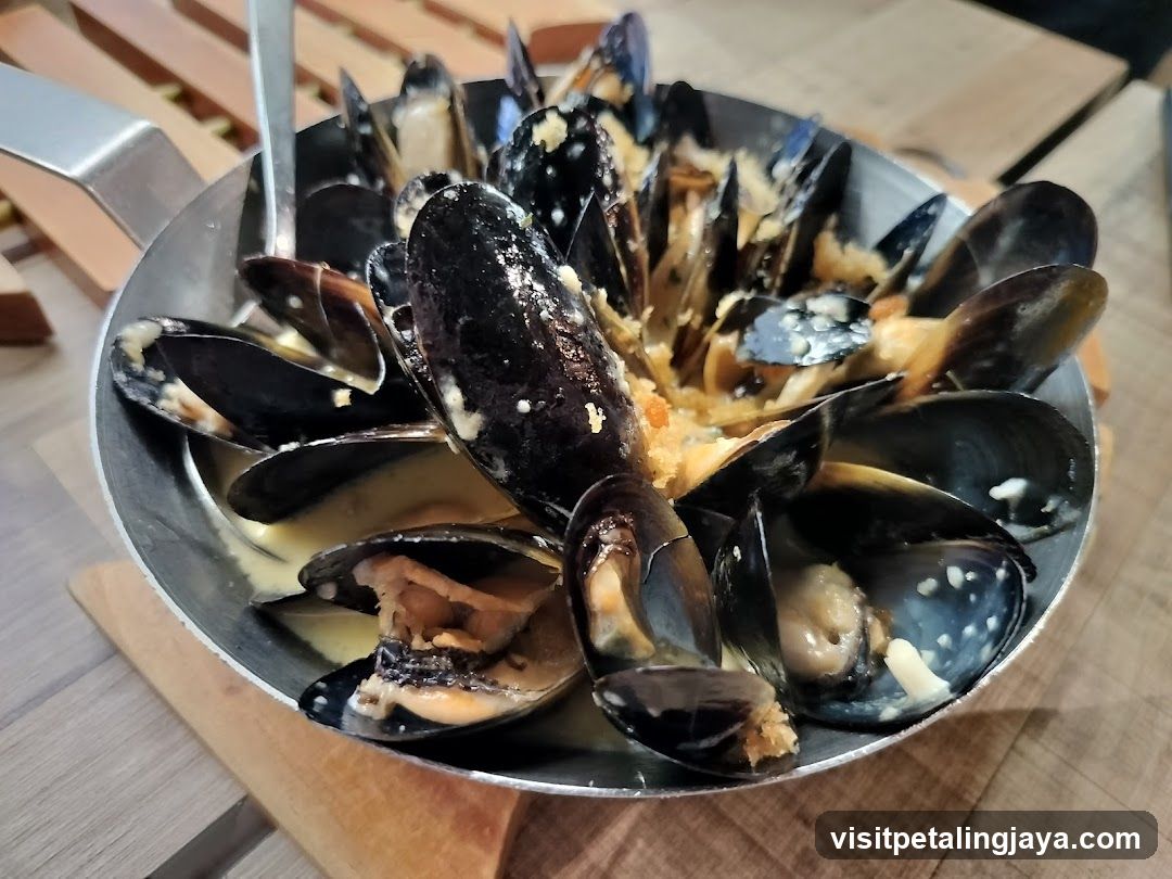 Mussels in Garlic Butter Sauce