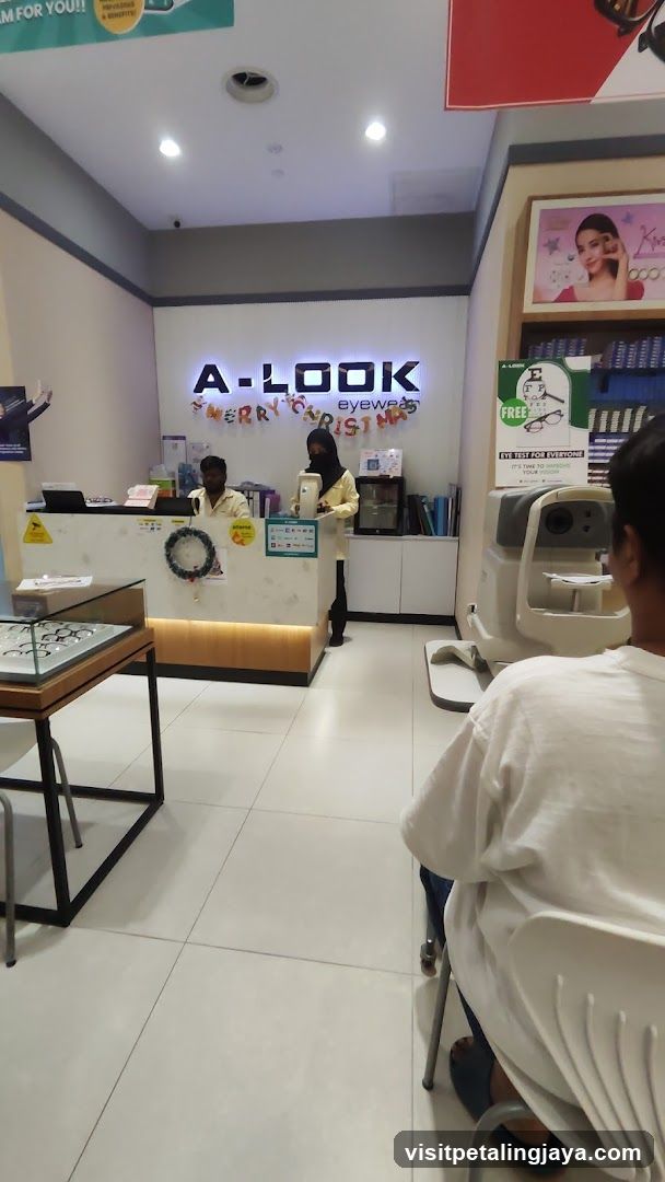 A-LOOK Eyewear Store Interior