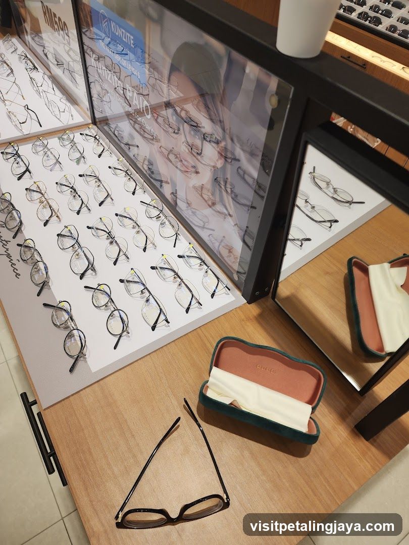 Eyeglass Display