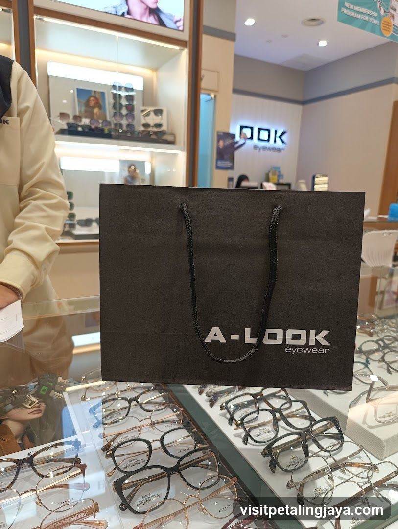 A-LOOK Eyewear Store Interior