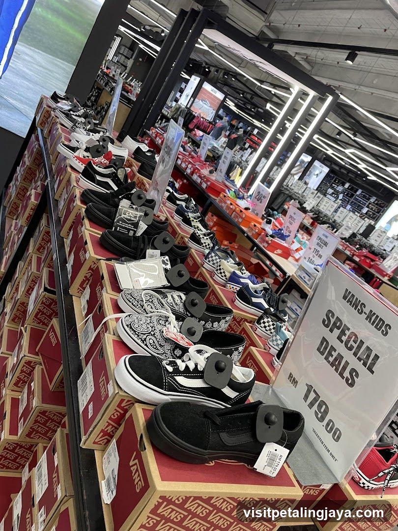 Vans Kids Shoe Display