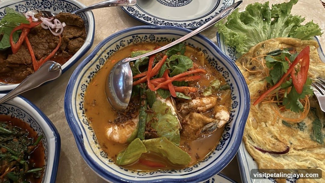 Thai Curry and Omelette Meal