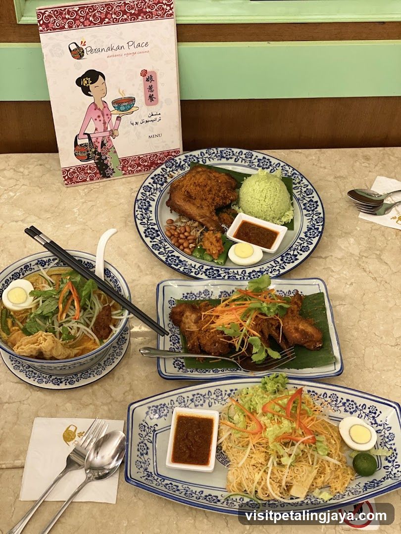 Petronakan Place Dining Table Spread