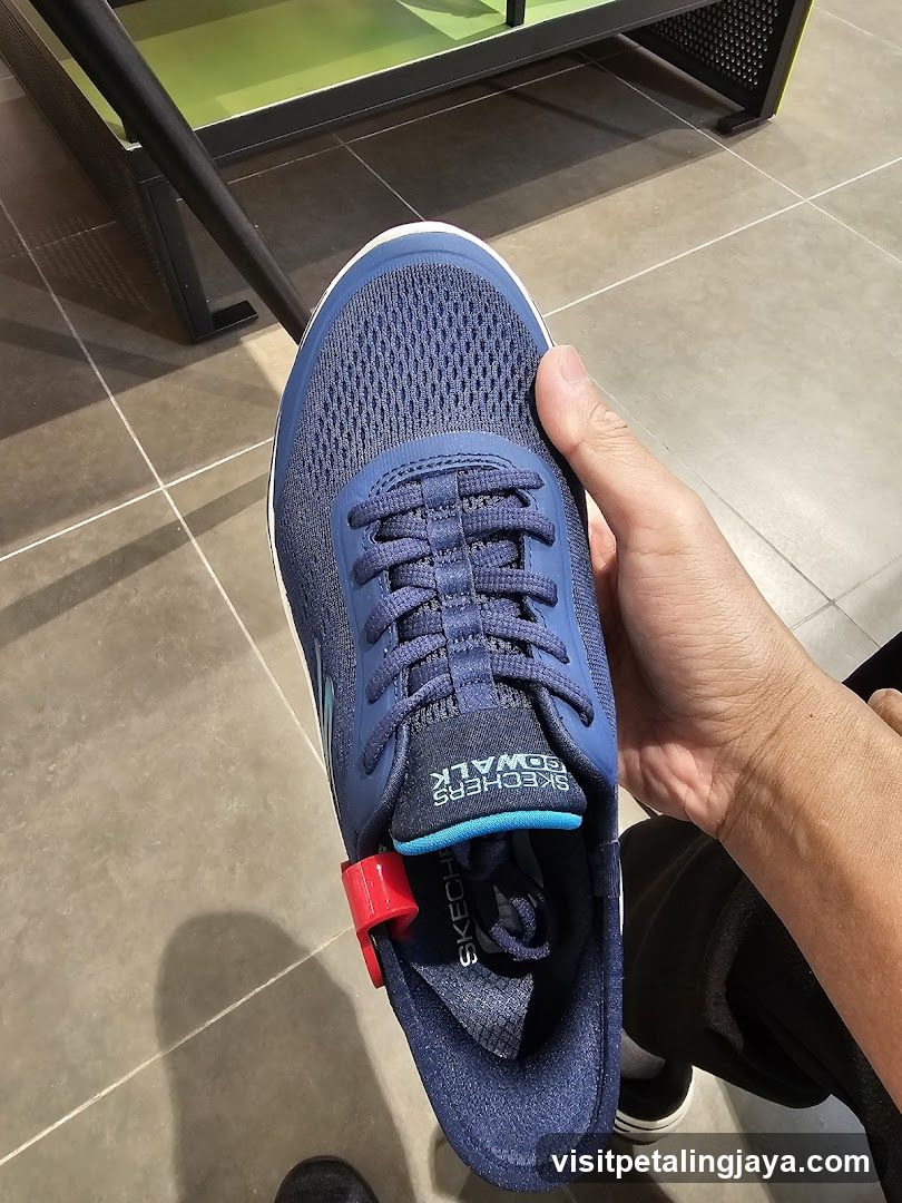 Skechers Shoe Display