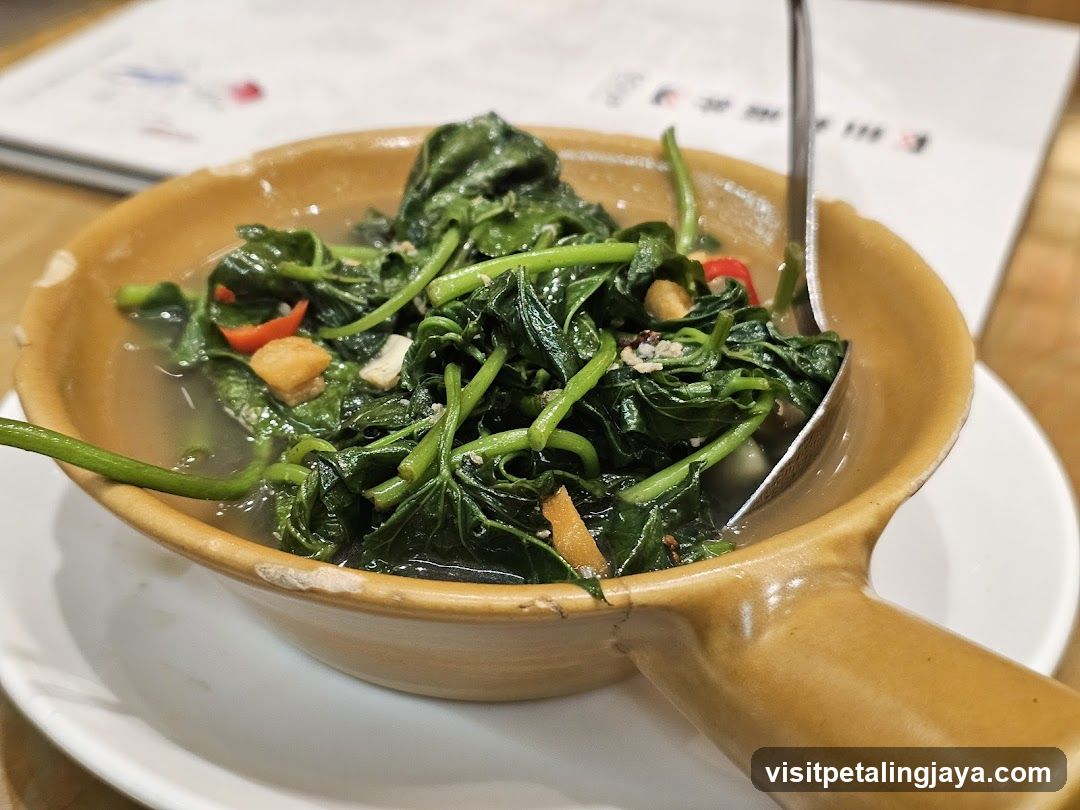 Stir-fried Spinach with Ginger and Chili