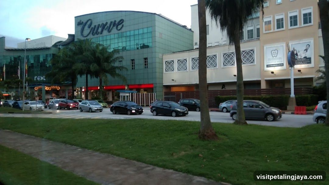 The Curve Mall Exterior