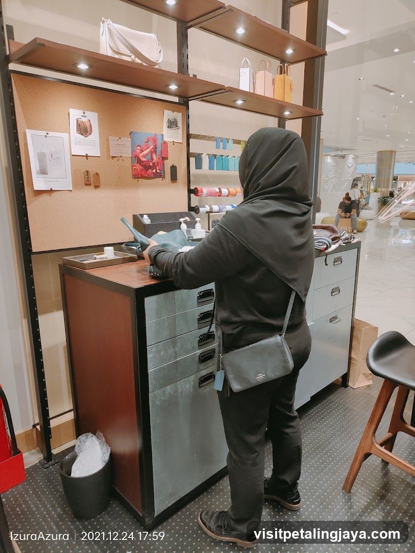 Customer at a retail kiosk