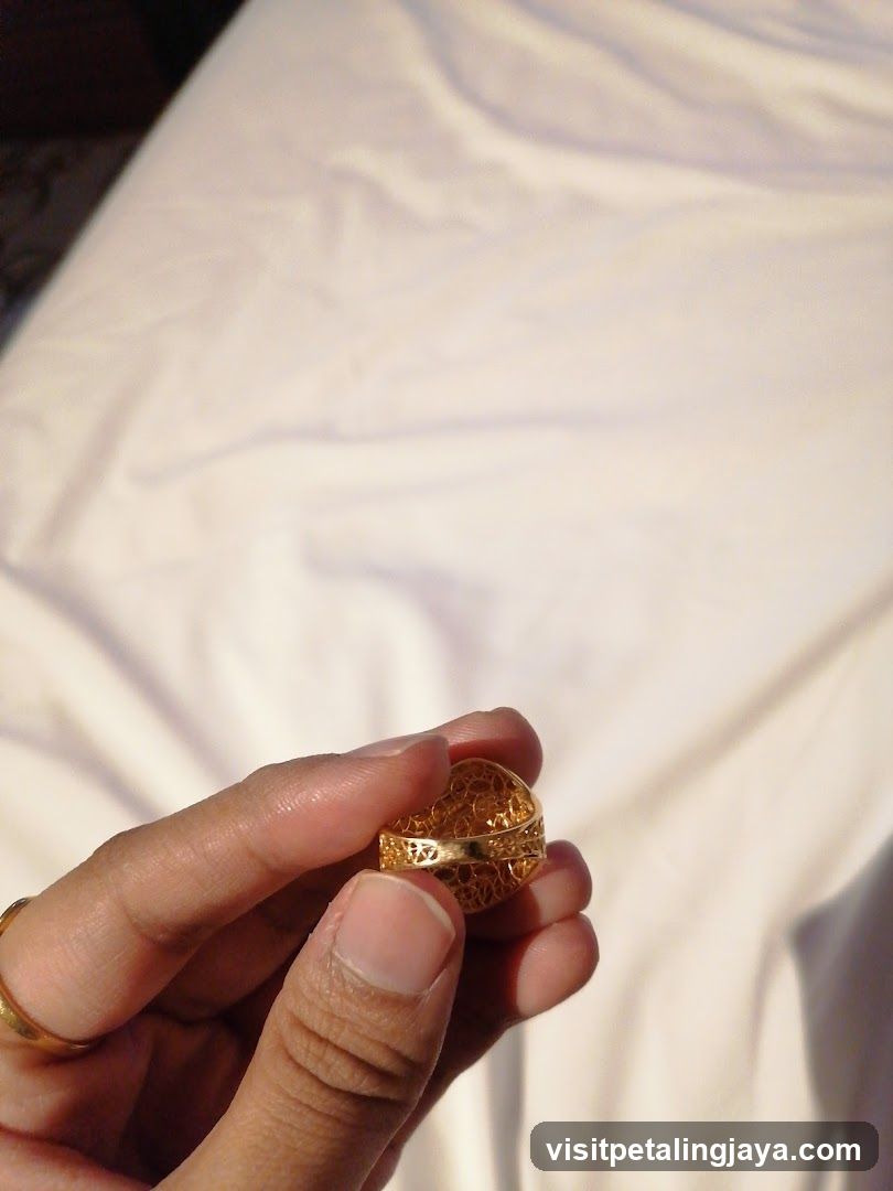 Gold Ring with Filigree Design