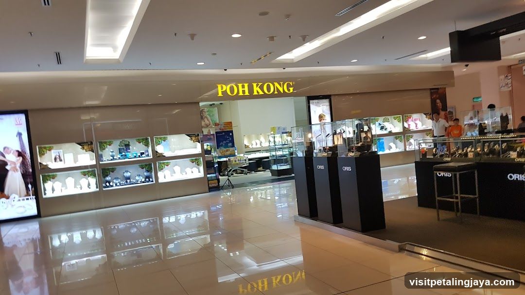 POH KONG Jewelry Store Interior
