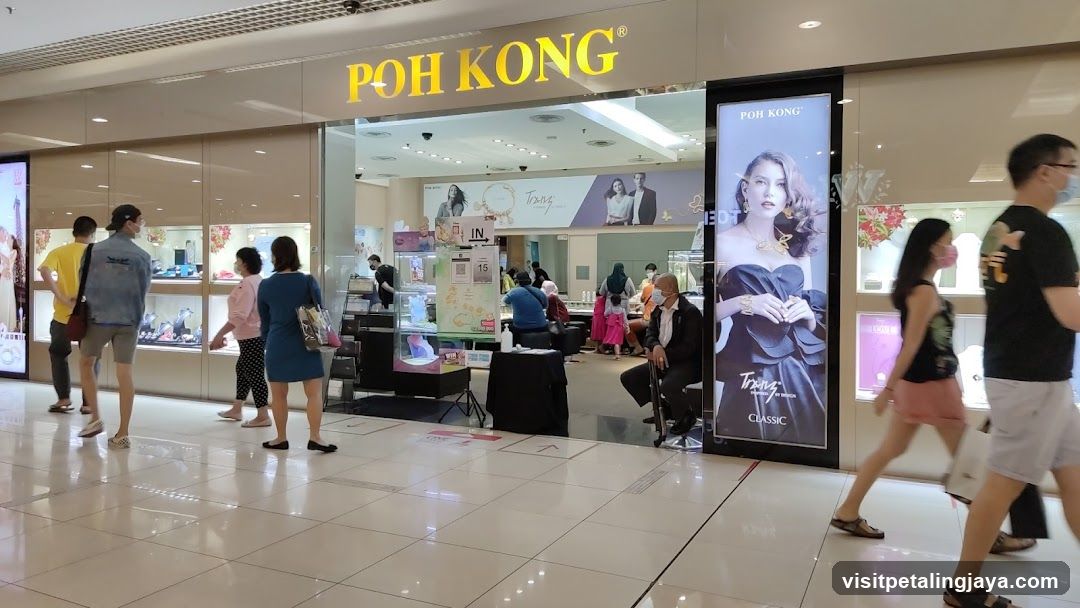 POH KONG Jewelry Store Entrance