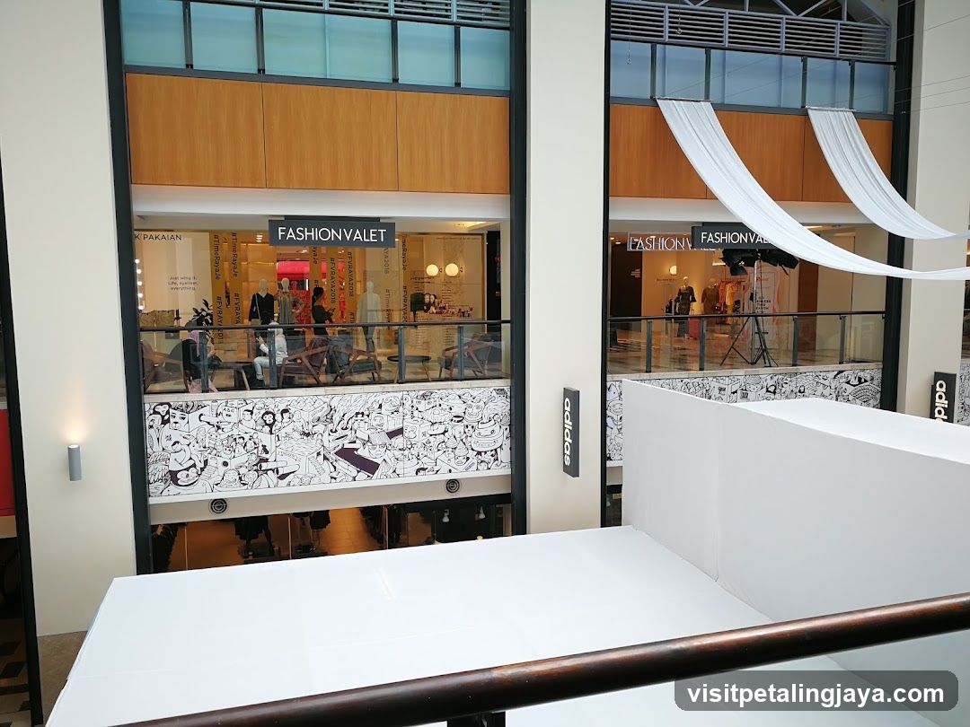 Fashion Valet Store Interior View