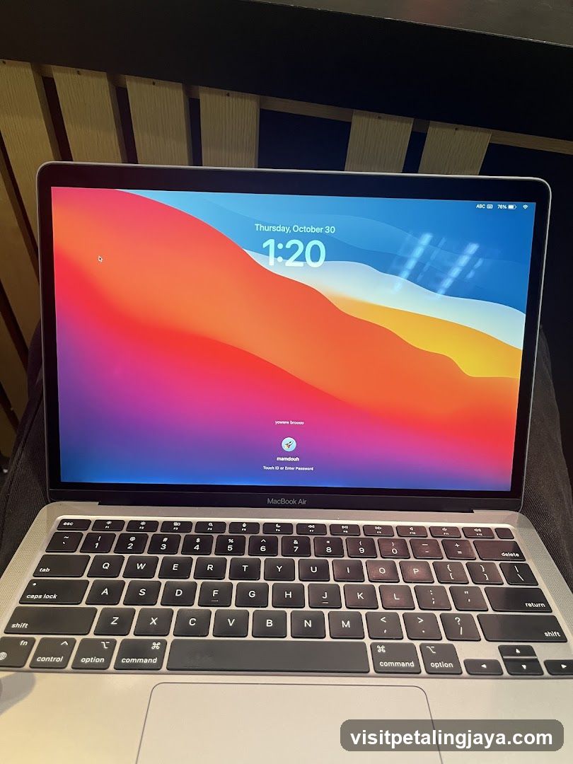 MacBook Air Lock Screen