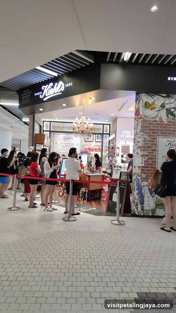 Kiehl's Store Interior