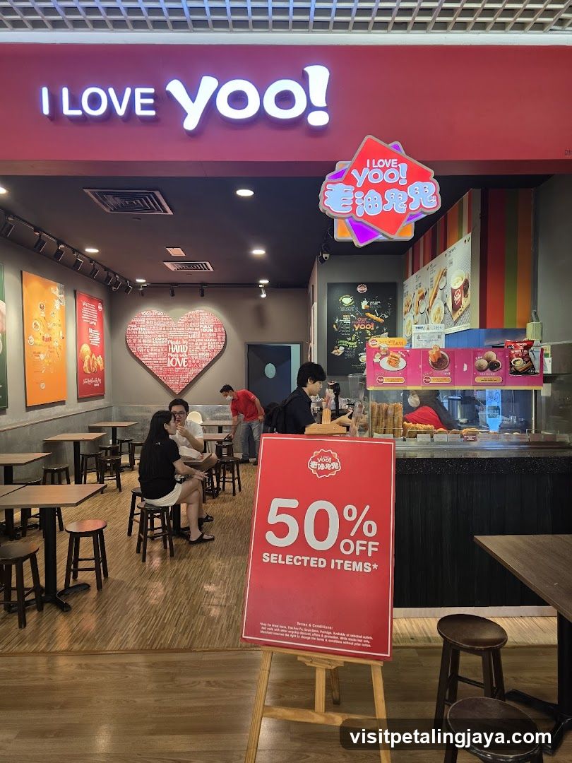 I LOVE yoo! Interior View
