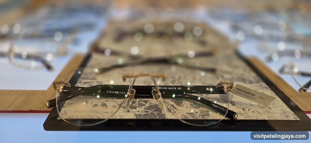 Eyeglasses Display