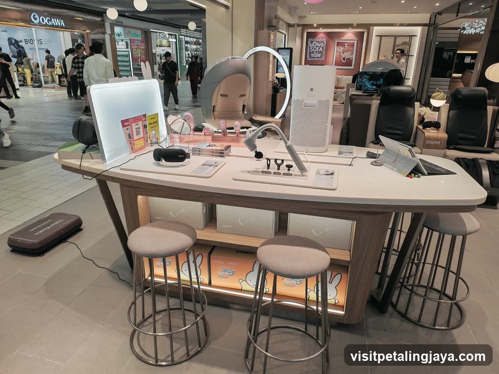 Furniture Store Interior Display