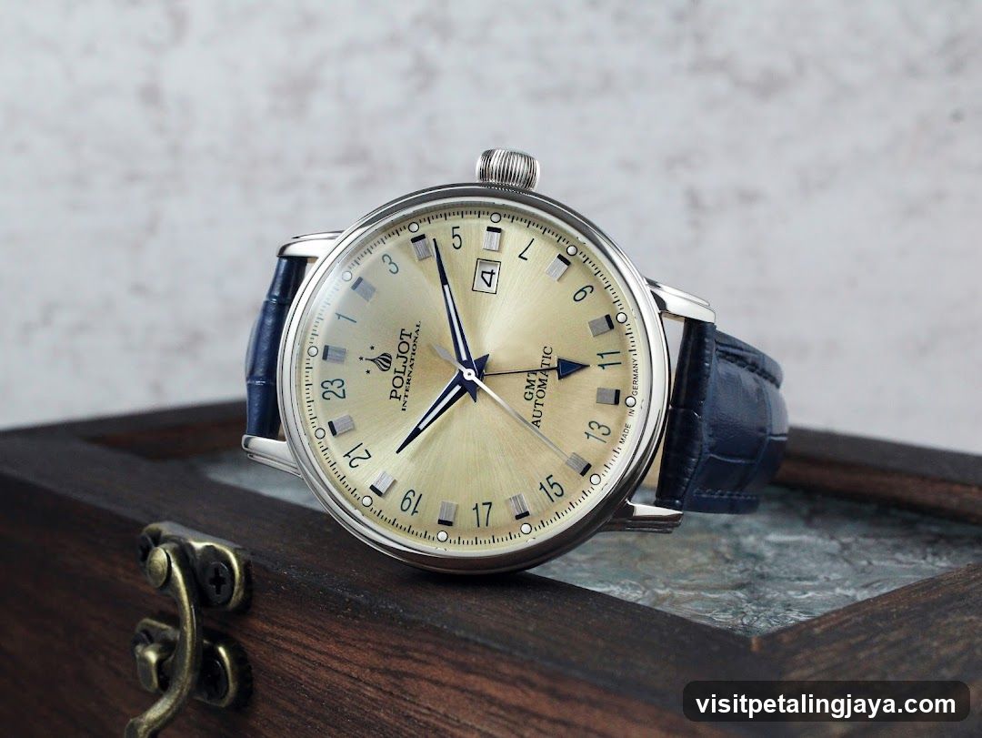 PODOR Automatic Watch on Display