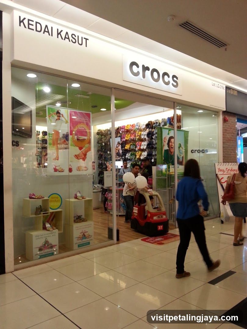 Crocs Store Entrance