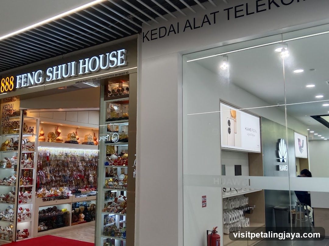 Feng Shui House and Kedai Alat Telekom