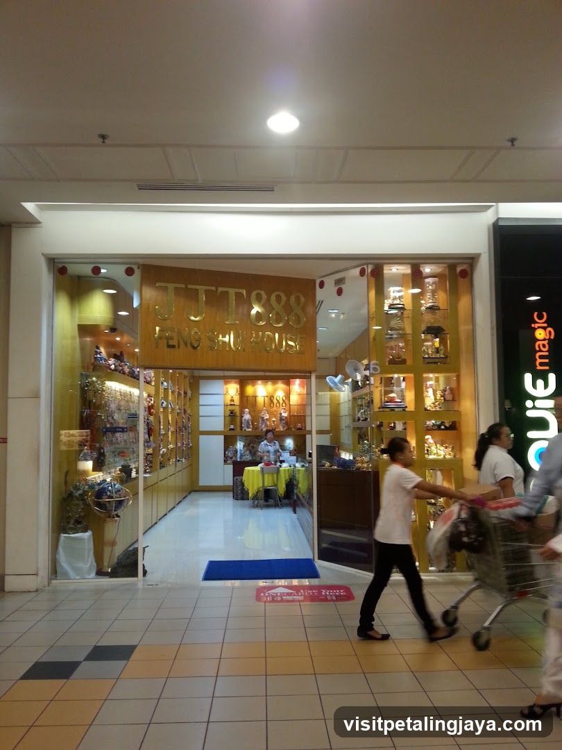JTT888 Feng Shui House Storefront