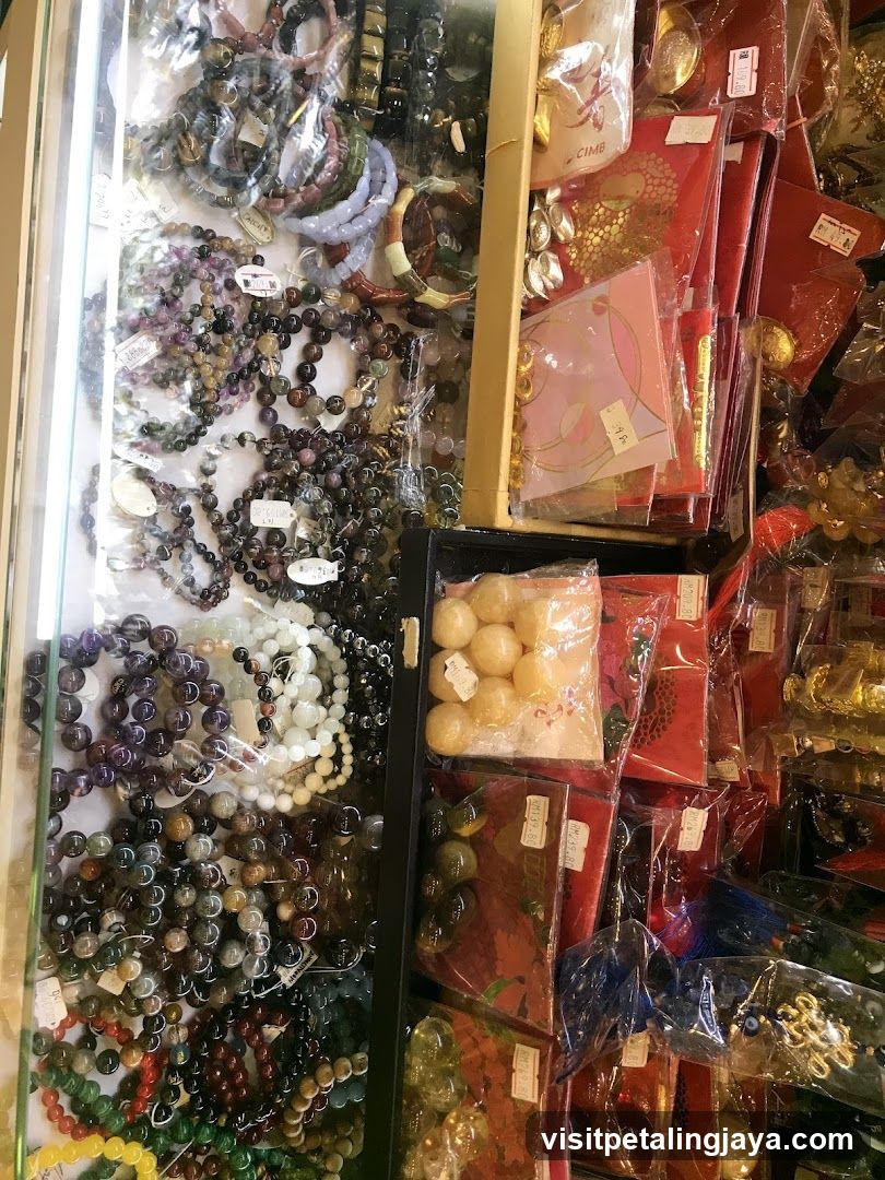 Jewelry and Gift Shop Display