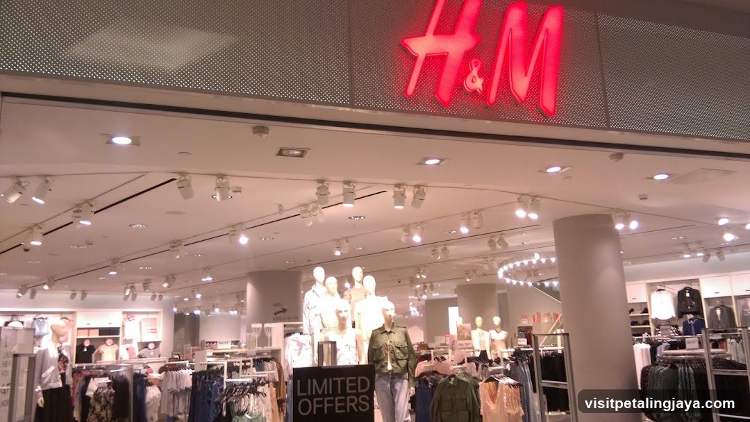 H&M Store Entrance