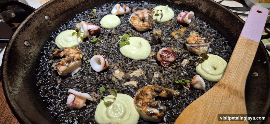 Seafood Paella in a Pan