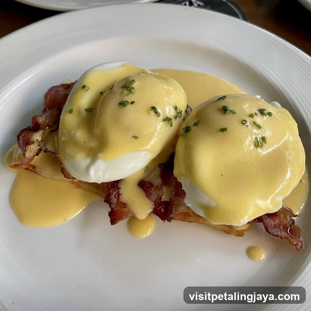 Eggs Benedict with Hollandaise Sauce