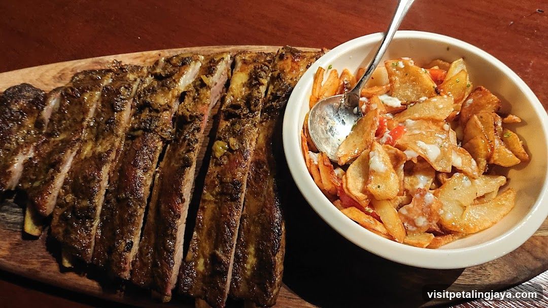 Sliced Ribs with Potato Salad