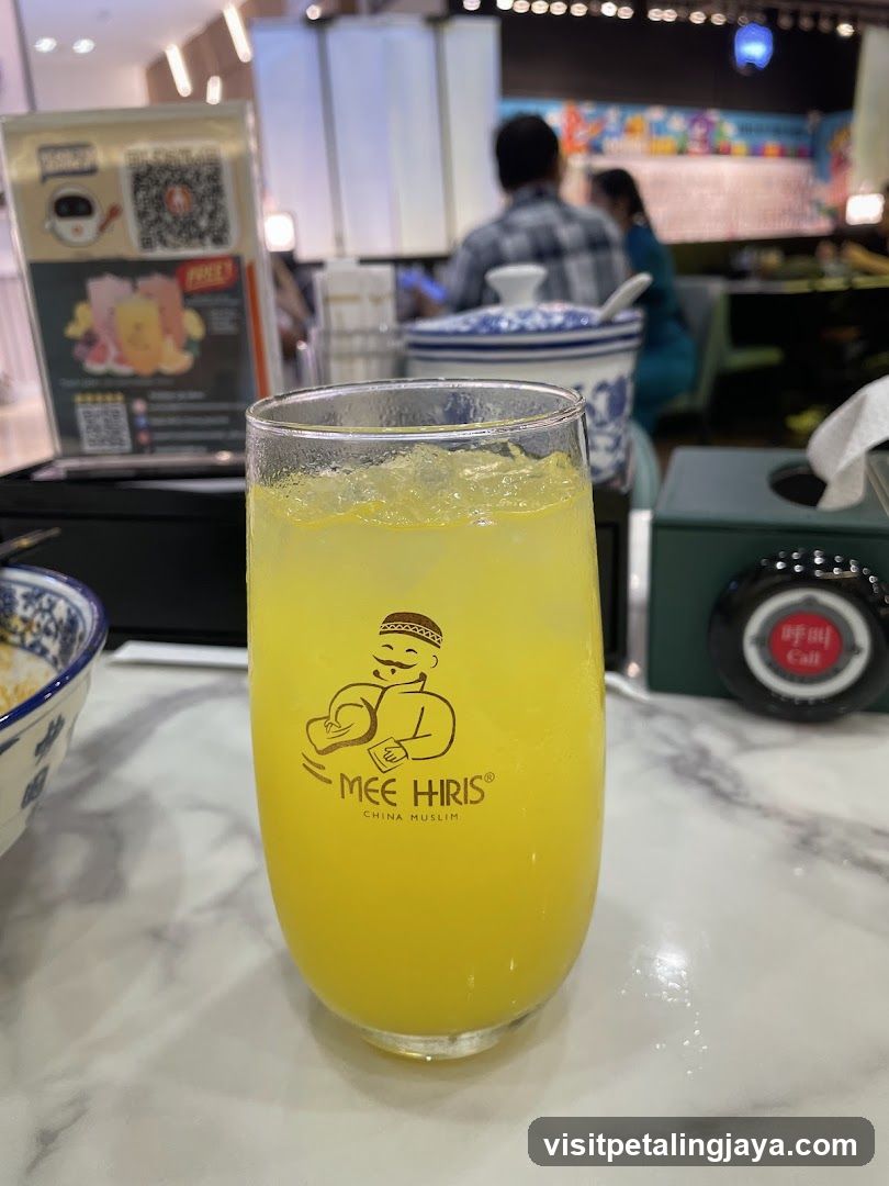 Mee Hris Restaurant Interior