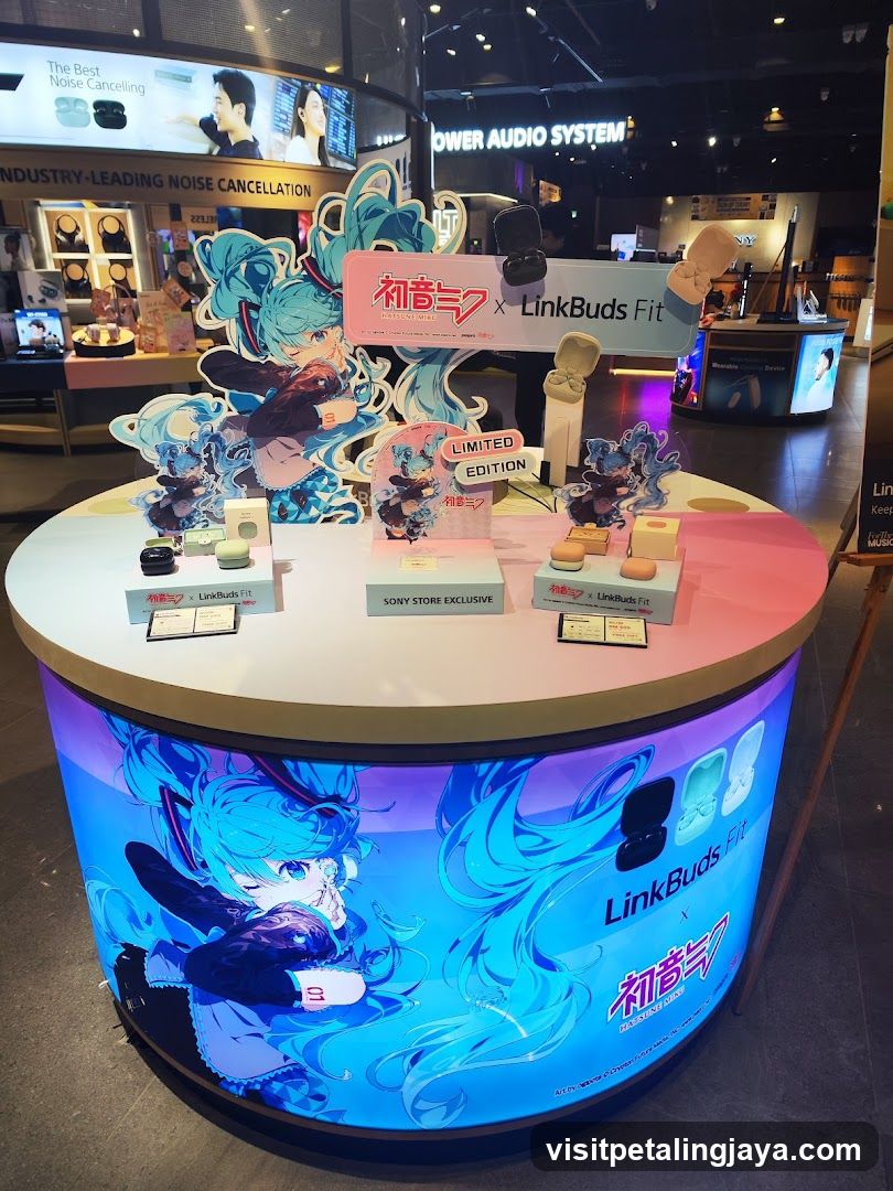 LinkBuds Fit x Hatsune Miku Display