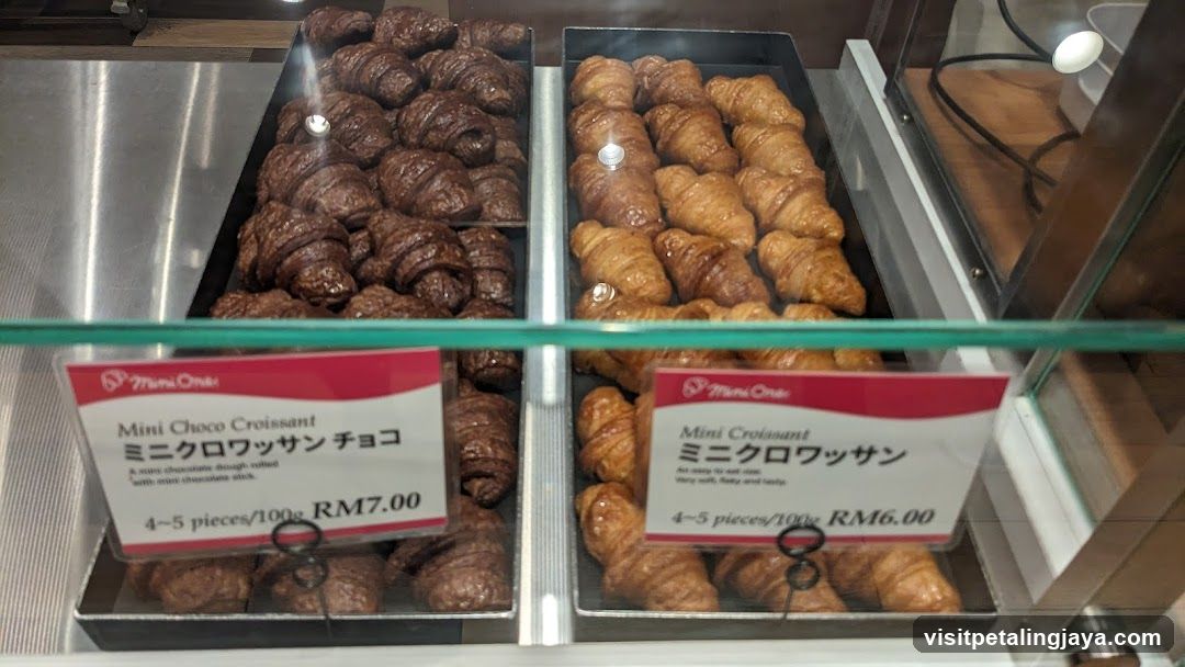 Mini Croissant Display