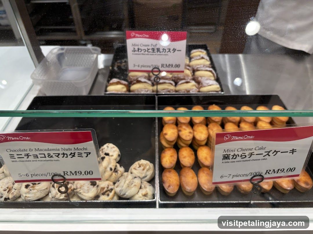 Mini One Bakery Display Case