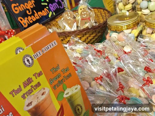 Thai Dessert and Drink Products Display