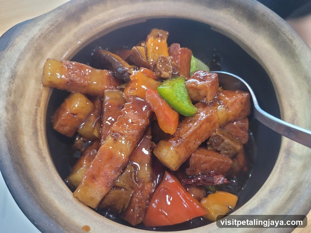 Sautéed Vegetable and Meat Dish in Clay Pot
