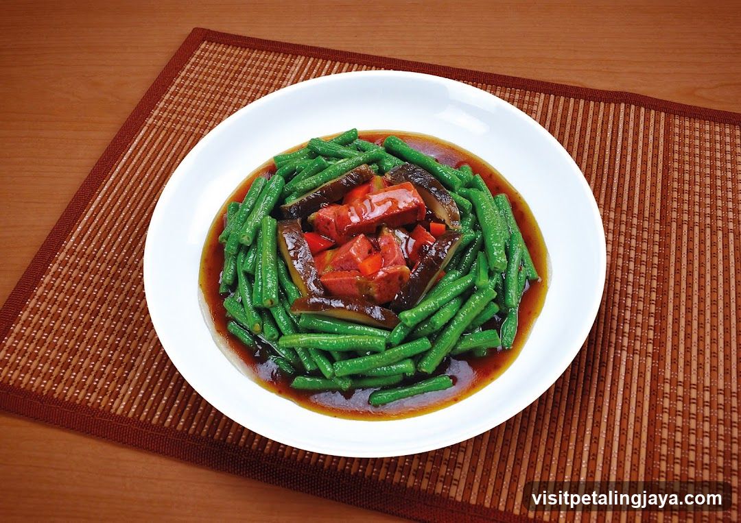 Stir-fried Green Beans with Eggplant and Red Pepper