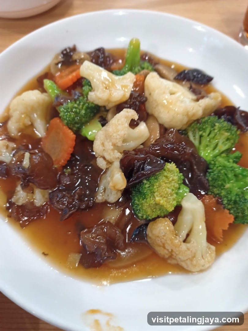 Stir-fried Vegetables with Broccoli and Cauliflower
