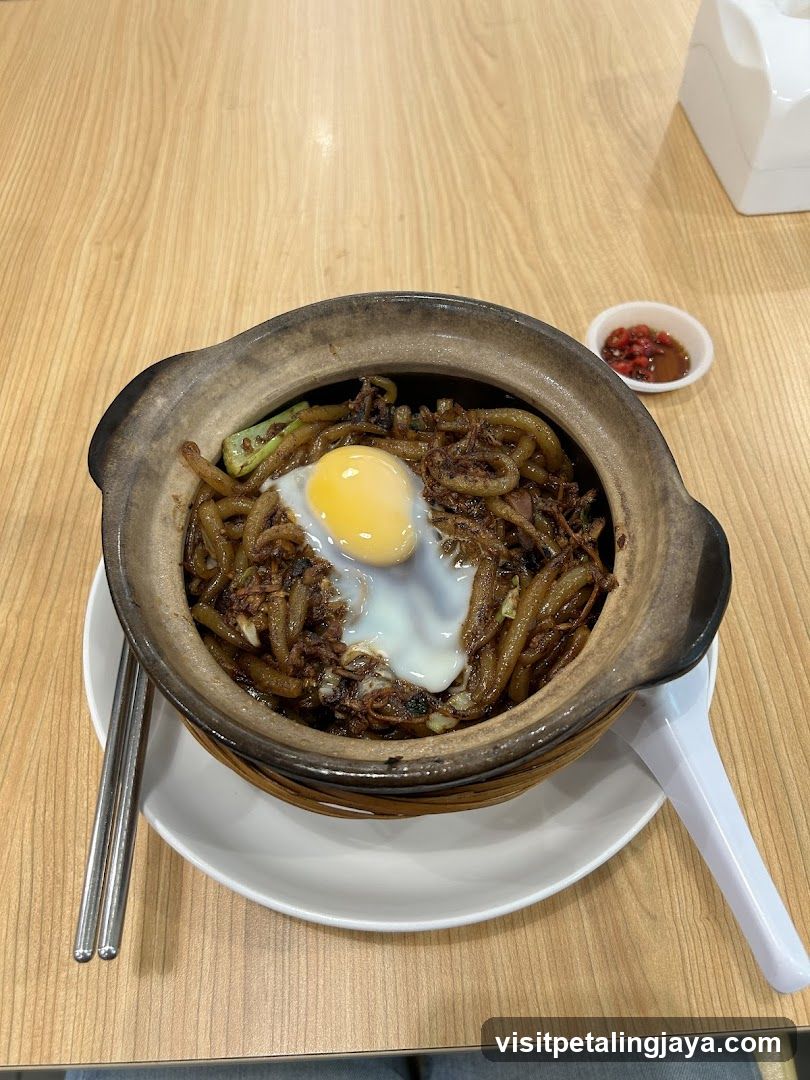 Claypot Noodles with Egg
