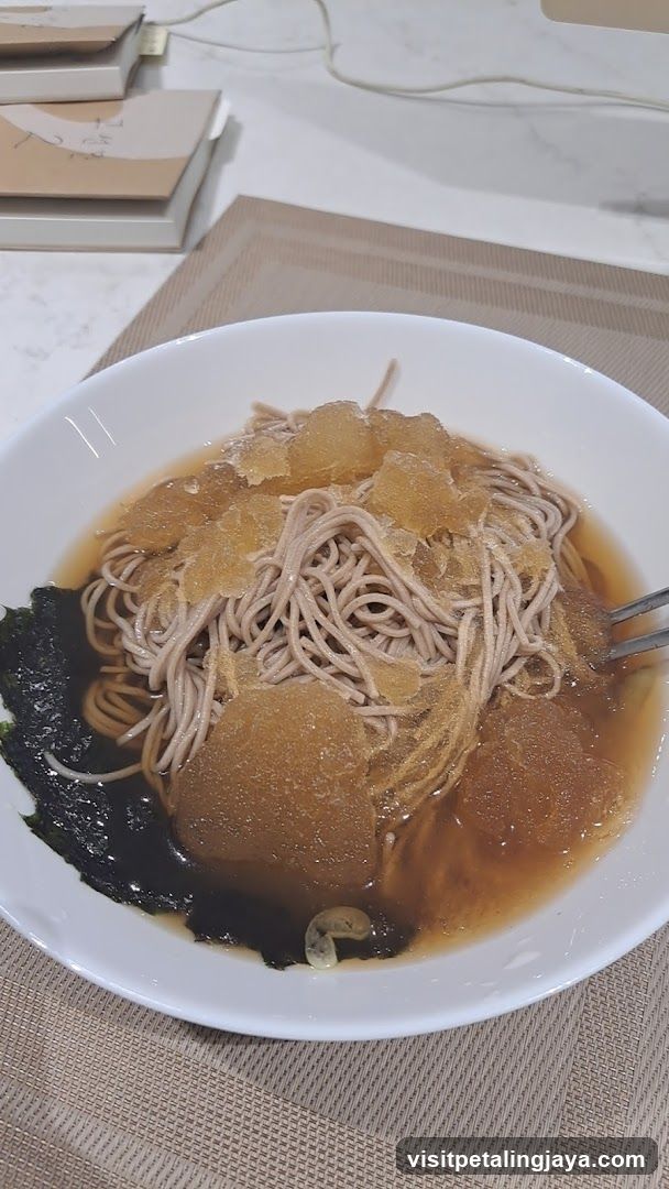 Soba Noodles with Tofu and Seaweed