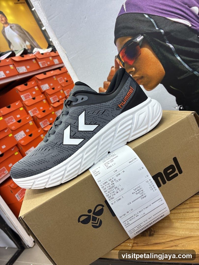 Hummel Shoe Display