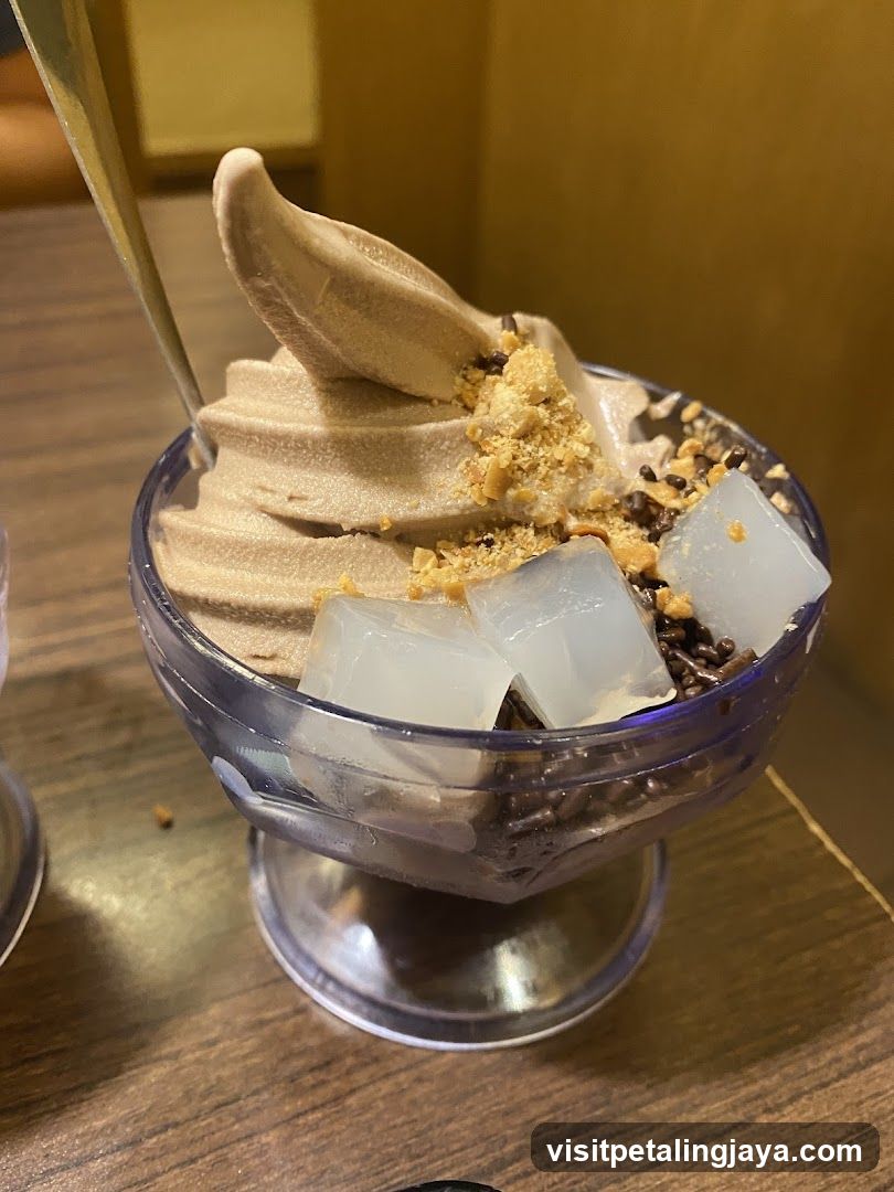 Soft-serve Dessert with Toppings