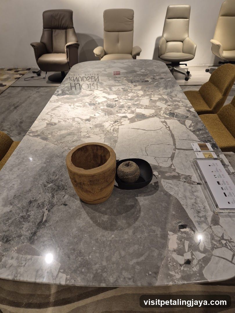 Modern Office Furniture Display
