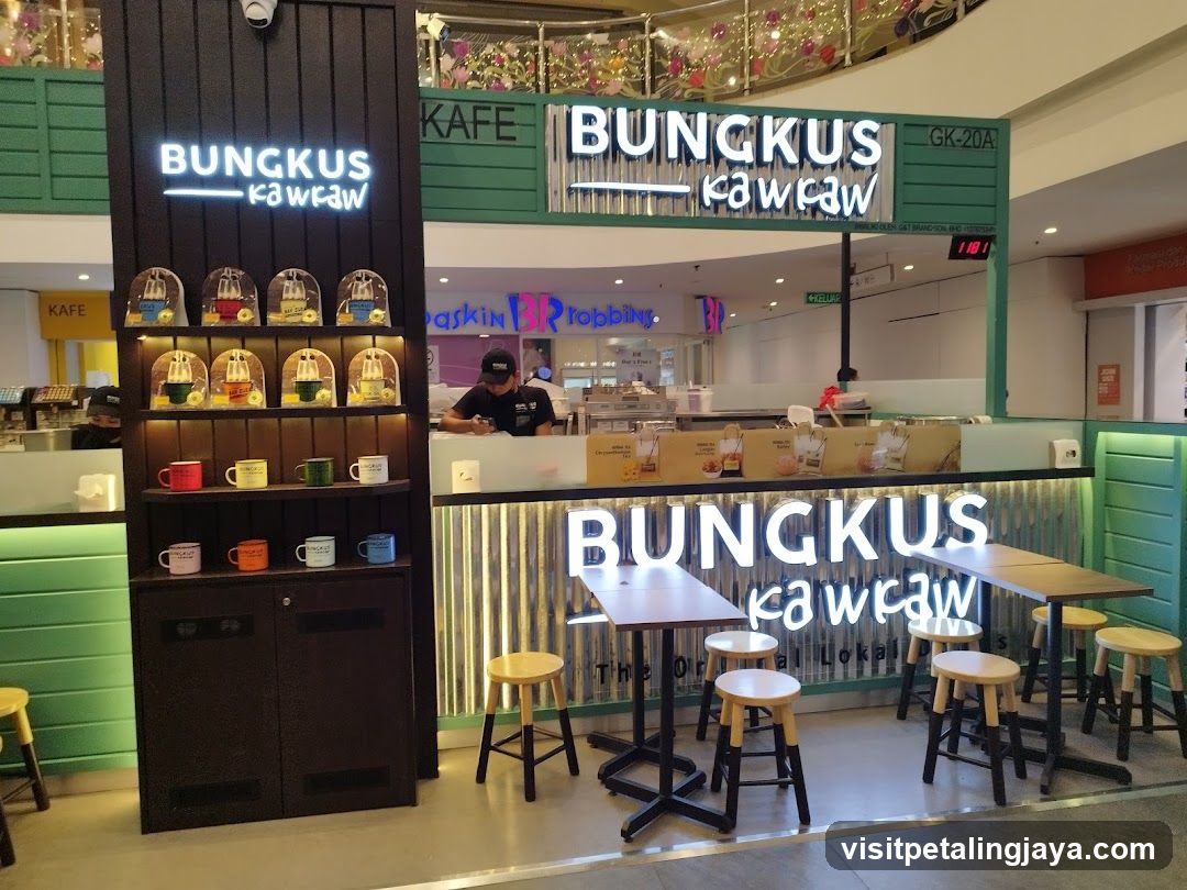 Bungkus Kawkaw Interior View